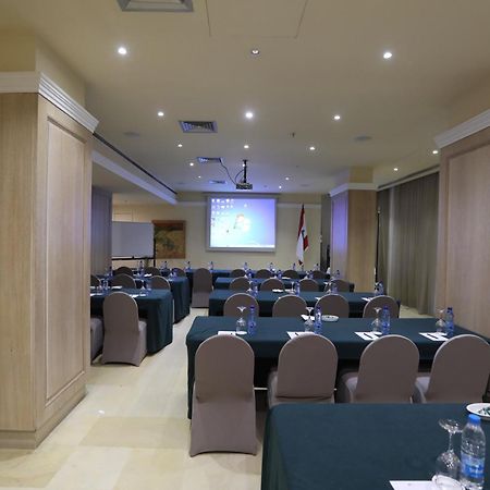 Warwick Palm Beach Hotel Beirut Esterno foto