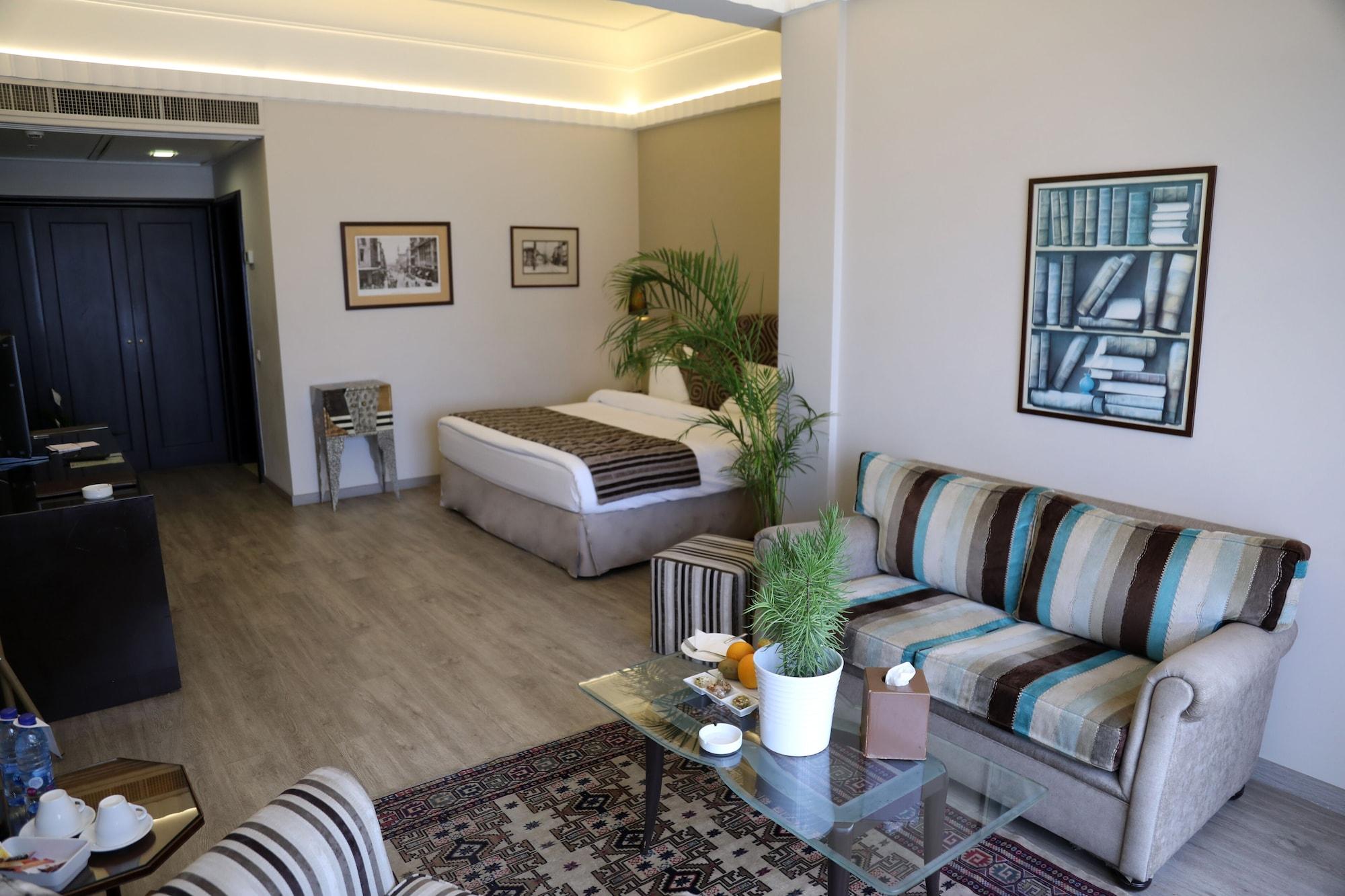 Warwick Palm Beach Hotel Beirut Esterno foto