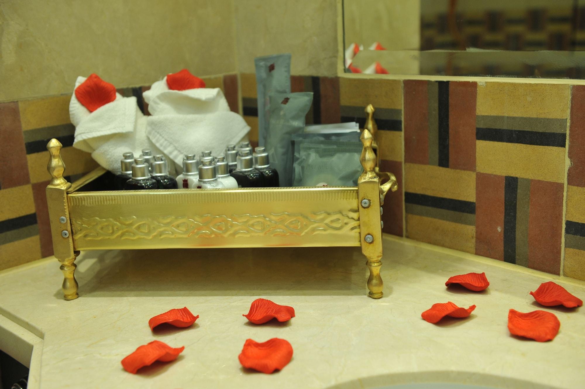 Warwick Palm Beach Hotel Beirut Esterno foto