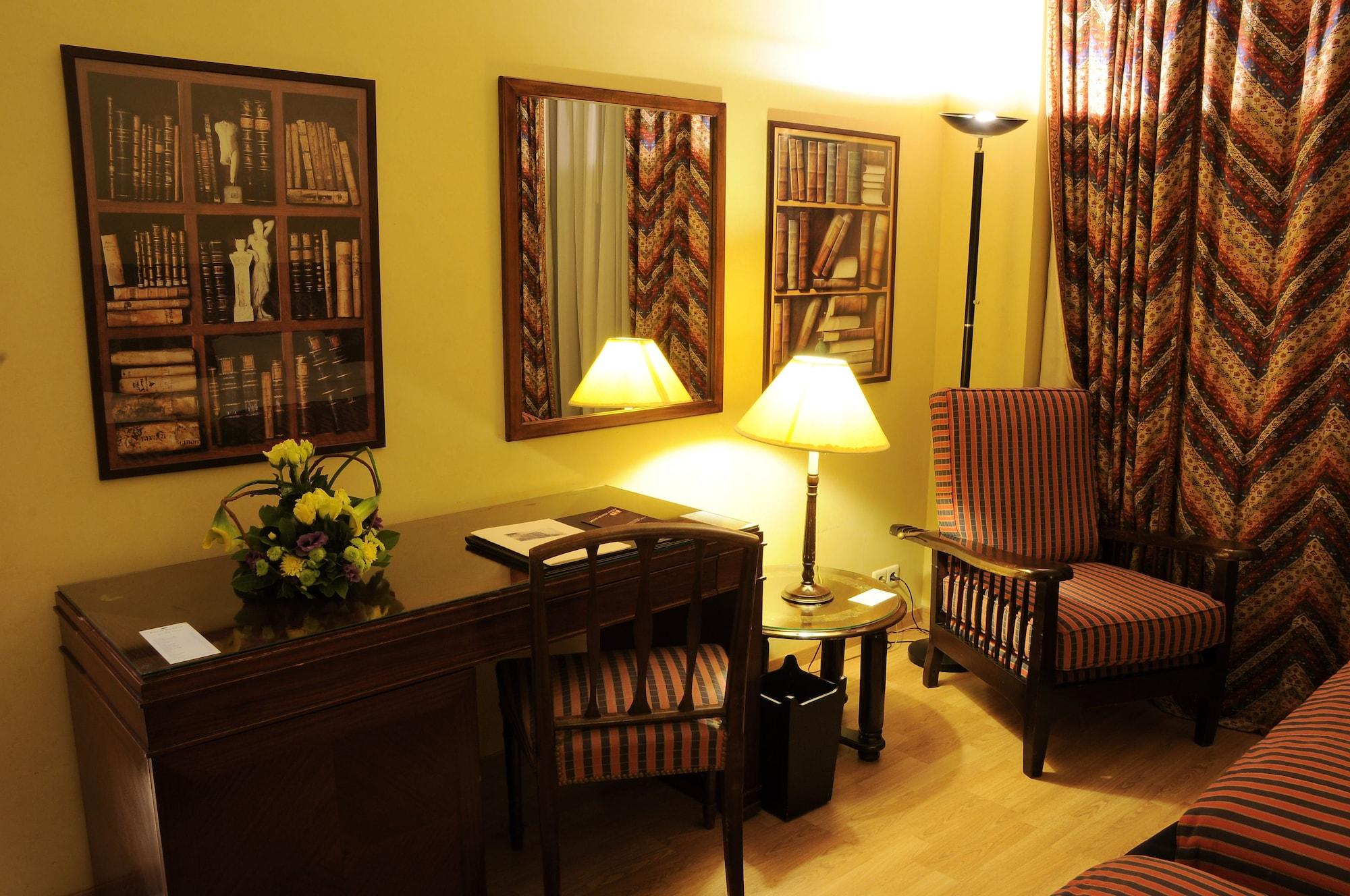 Warwick Palm Beach Hotel Beirut Esterno foto