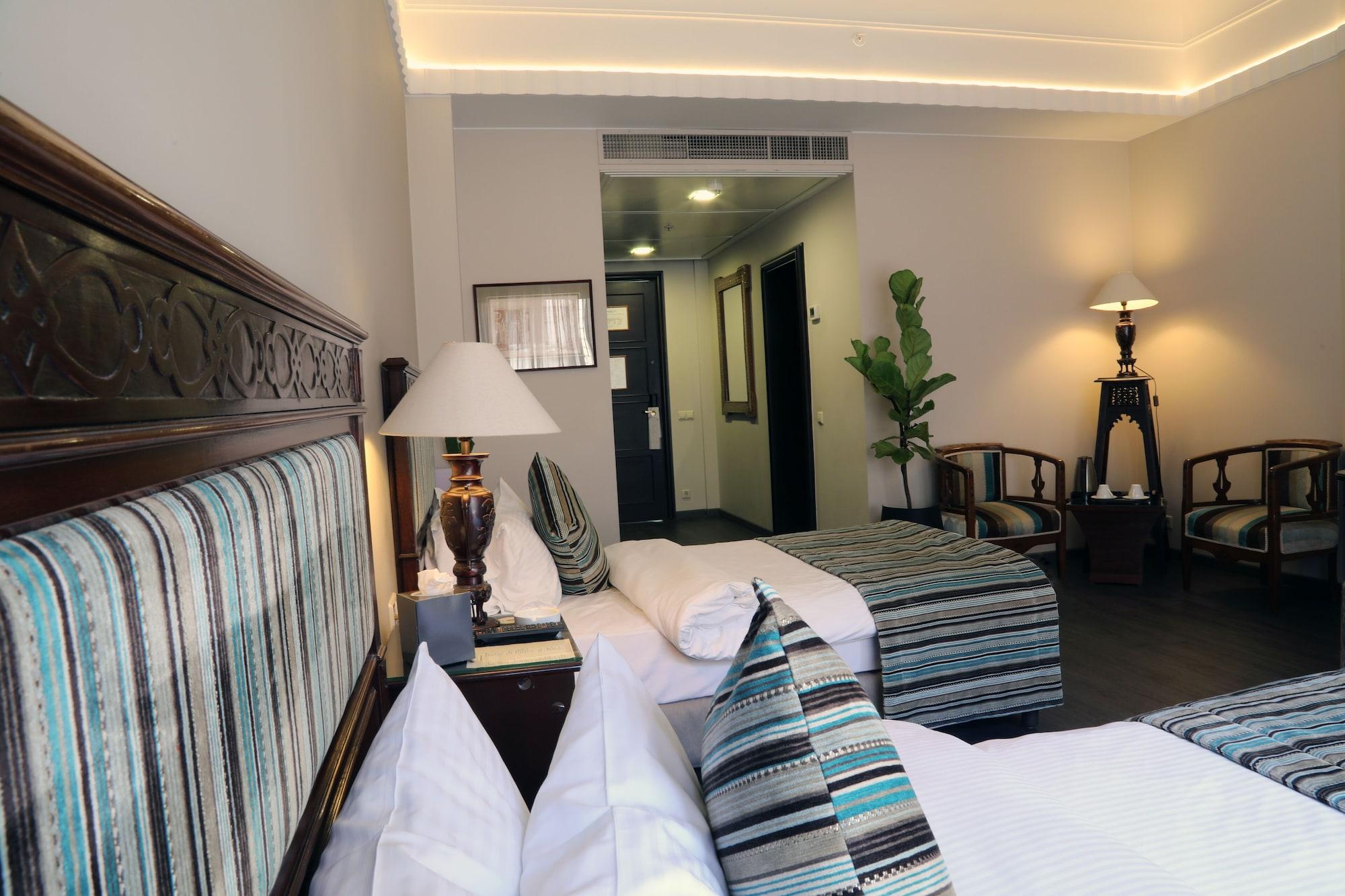 Warwick Palm Beach Hotel Beirut Esterno foto