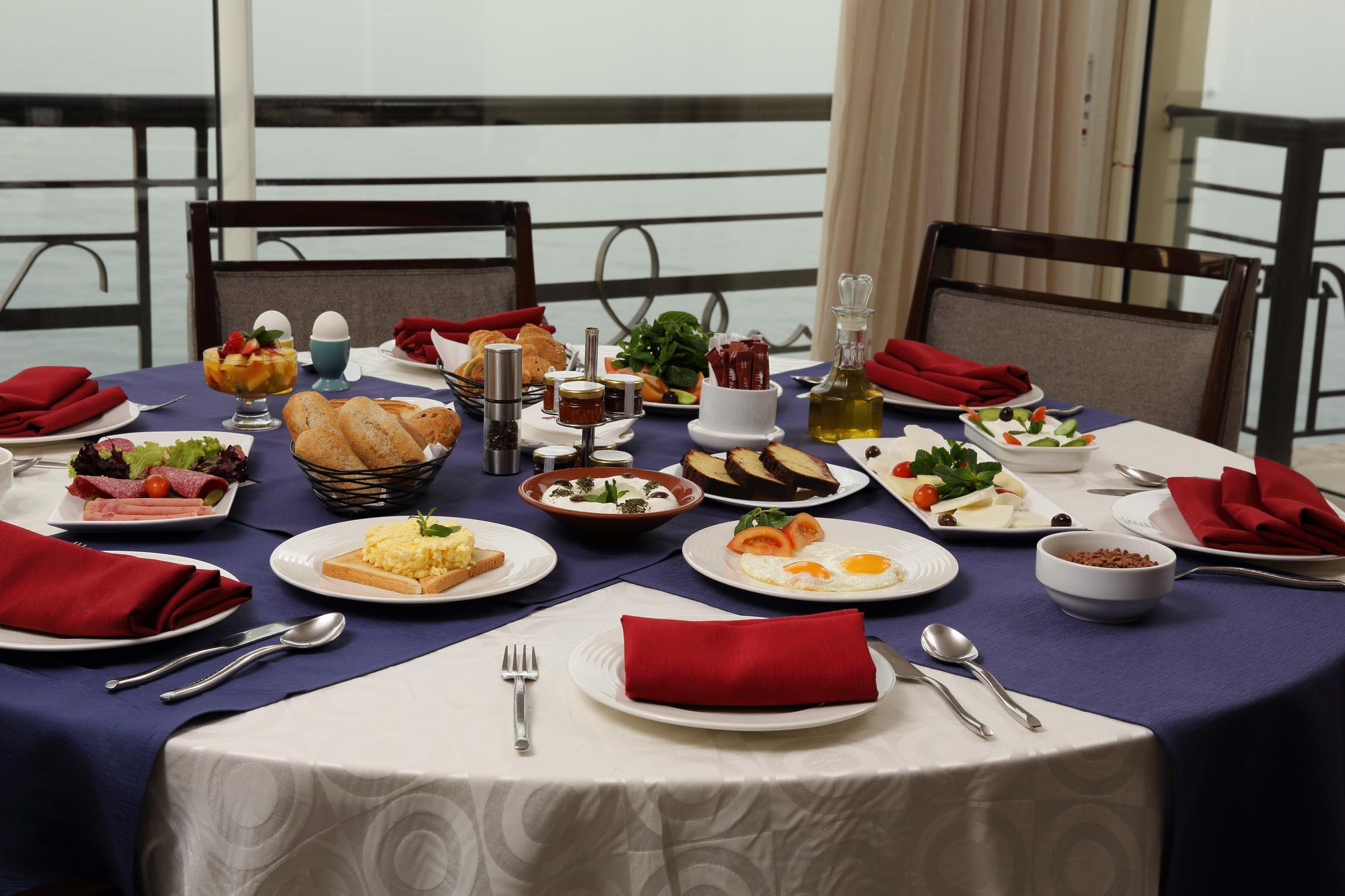 Warwick Palm Beach Hotel Beirut Esterno foto