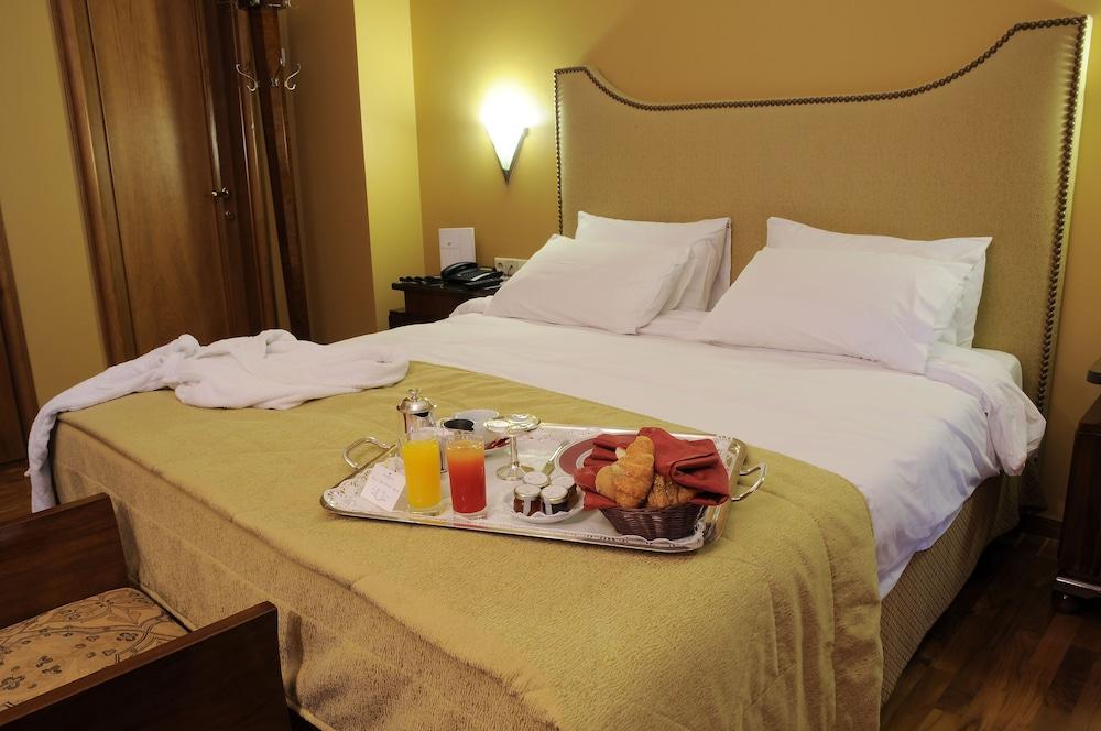 Warwick Palm Beach Hotel Beirut Esterno foto