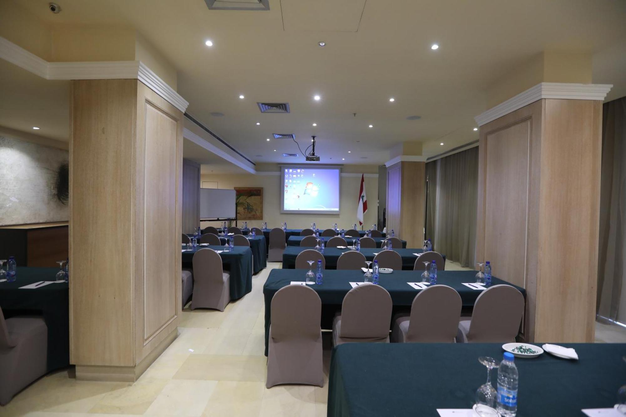 Warwick Palm Beach Hotel Beirut Esterno foto