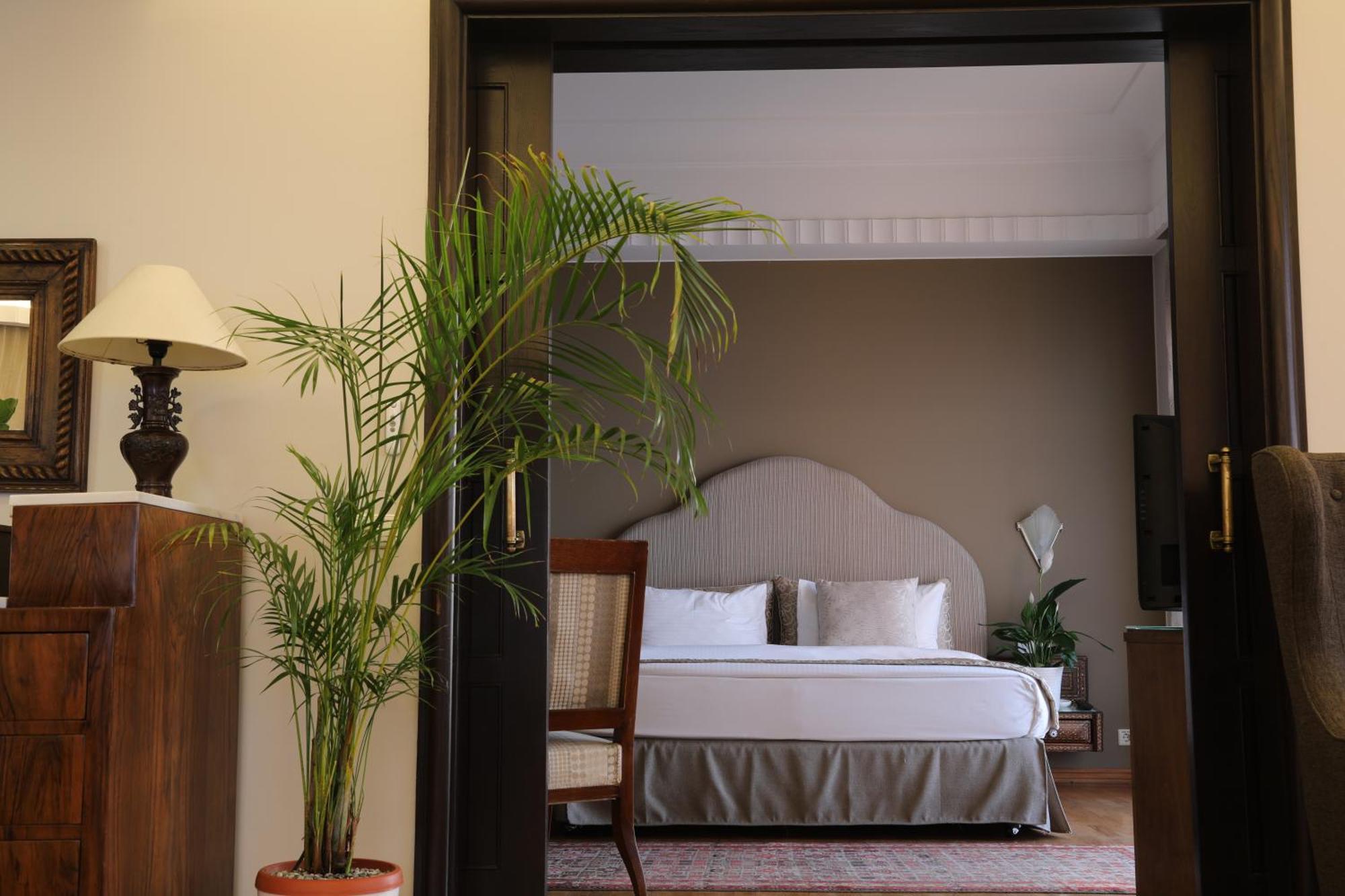 Warwick Palm Beach Hotel Beirut Esterno foto