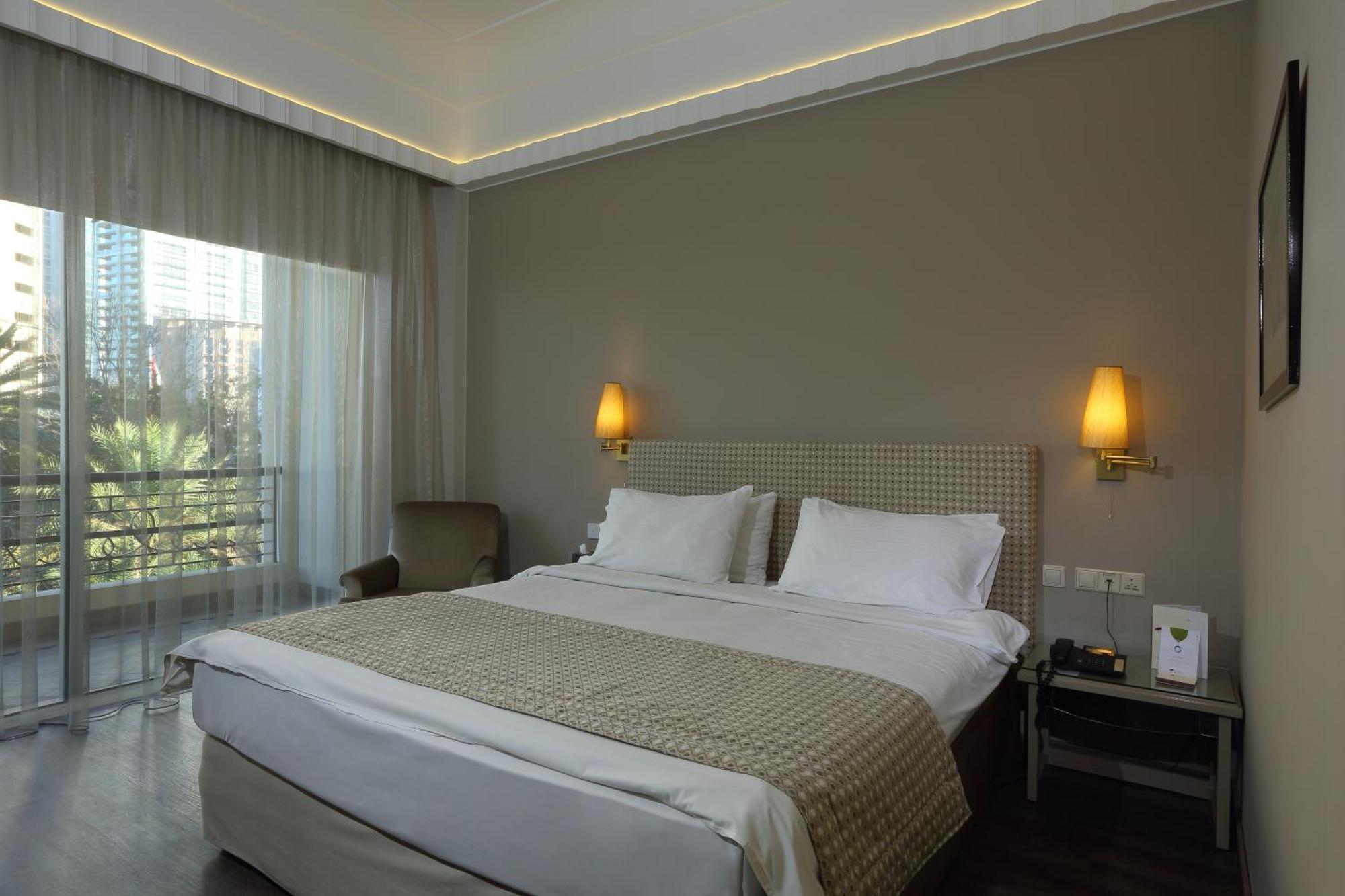 Warwick Palm Beach Hotel Beirut Esterno foto